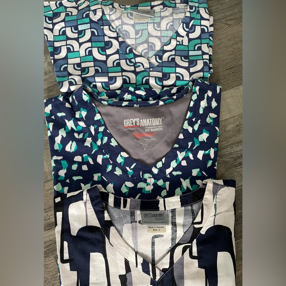 Grey’s Anatomy scrubs set 3 great condition